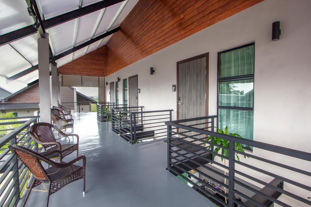 วิลลา แพดดี้ Hotel Padang Mat Sirat ภายนอก รูปภาพ