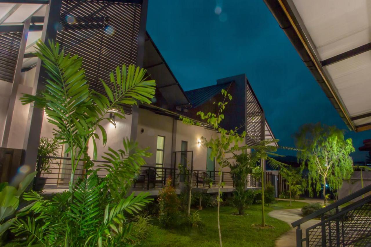 วิลลา แพดดี้ Hotel Padang Mat Sirat ภายนอก รูปภาพ