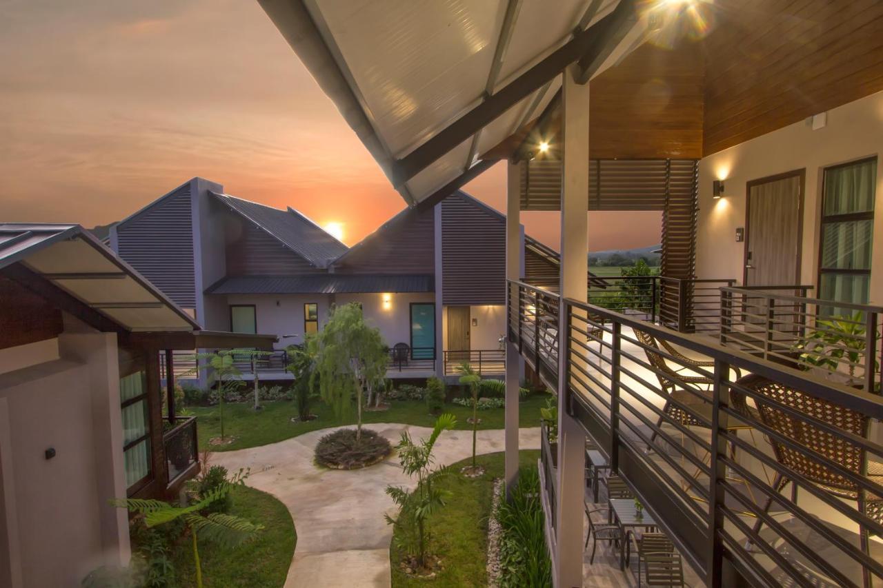 วิลลา แพดดี้ Hotel Padang Mat Sirat ภายนอก รูปภาพ