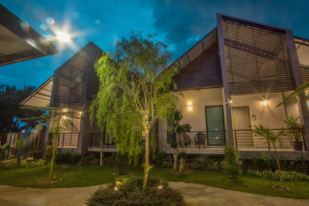 วิลลา แพดดี้ Hotel Padang Mat Sirat ภายนอก รูปภาพ