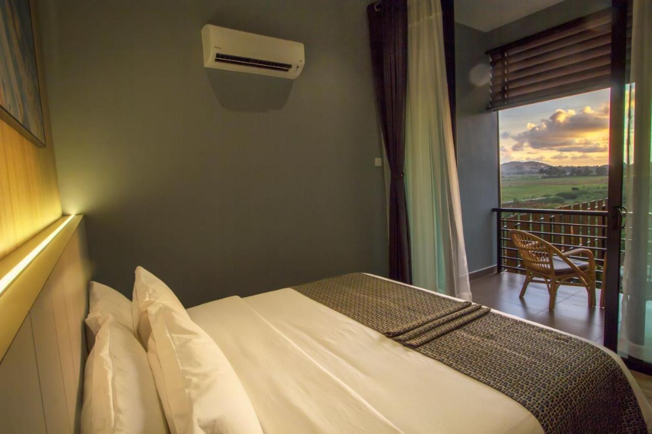 วิลลา แพดดี้ Hotel Padang Mat Sirat ภายนอก รูปภาพ