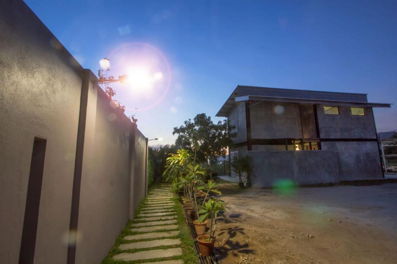 วิลลา แพดดี้ Hotel Padang Mat Sirat ภายนอก รูปภาพ